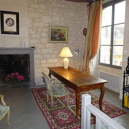 Clos Des Glycines Lesigny (Vienne)